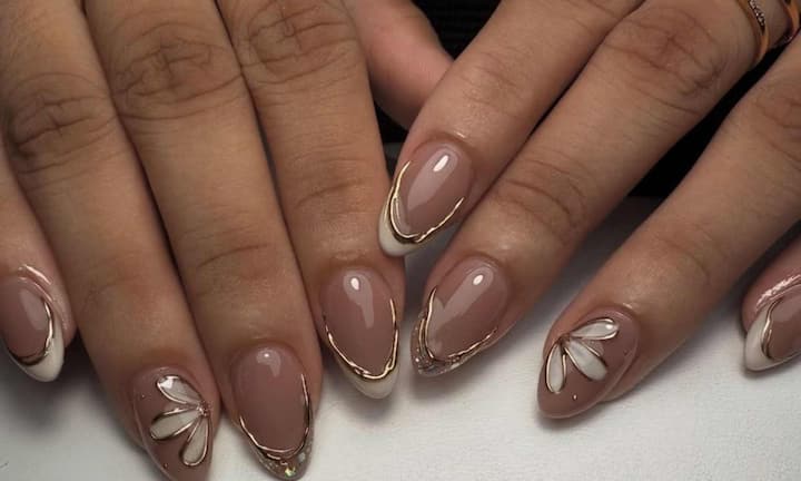 Nude nails are considered best for those who prefer a clean and minimal look. Beige, latte, caramel, milky pink, and almond shades are trending. You can add small white dots, gold lines, or thin French tips. These nails can be worn for any function, including roka, haldi, mehndi, sangeet, and reception.