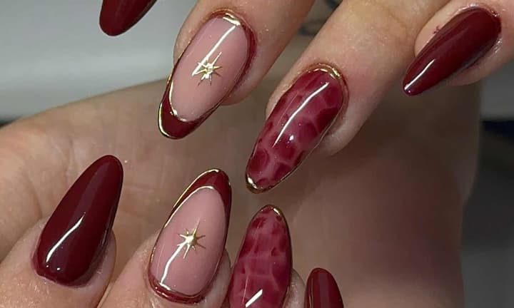 Red nail paint has always been a favorite at Indian weddings. This year, modern versions like red French tips, red chrome, red velvet nails, or nails with subtle gold foil are also trending. These nails look great for every occasion.