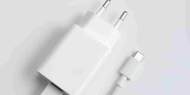 This R code indicates that your charger is registered and certified. A charger bearing this code complies with safety standards and is not counterfeit or of poor quality.