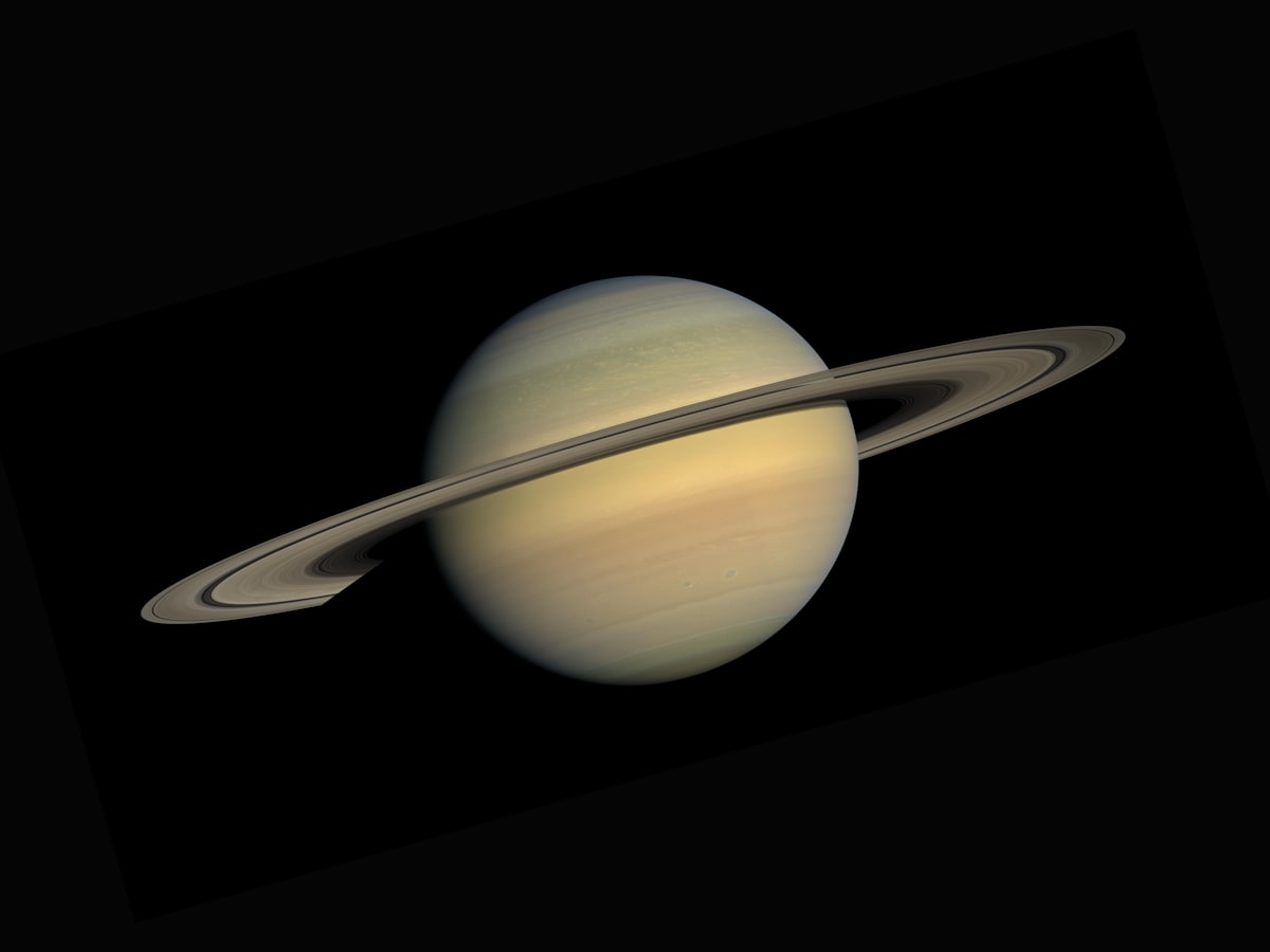 Jupiter shining brightly in the night sky