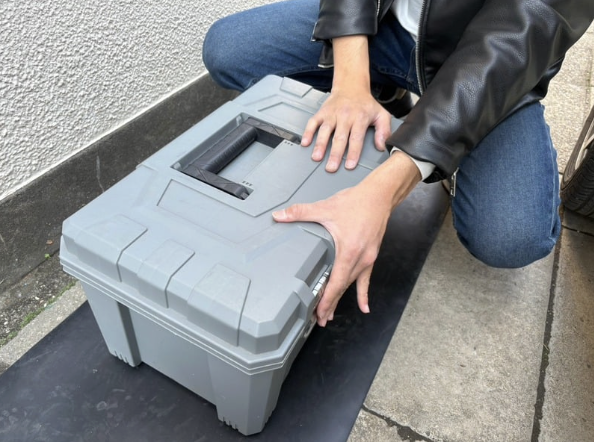 5. 最後に必ず蓋を閉め、ロックをお願いします。