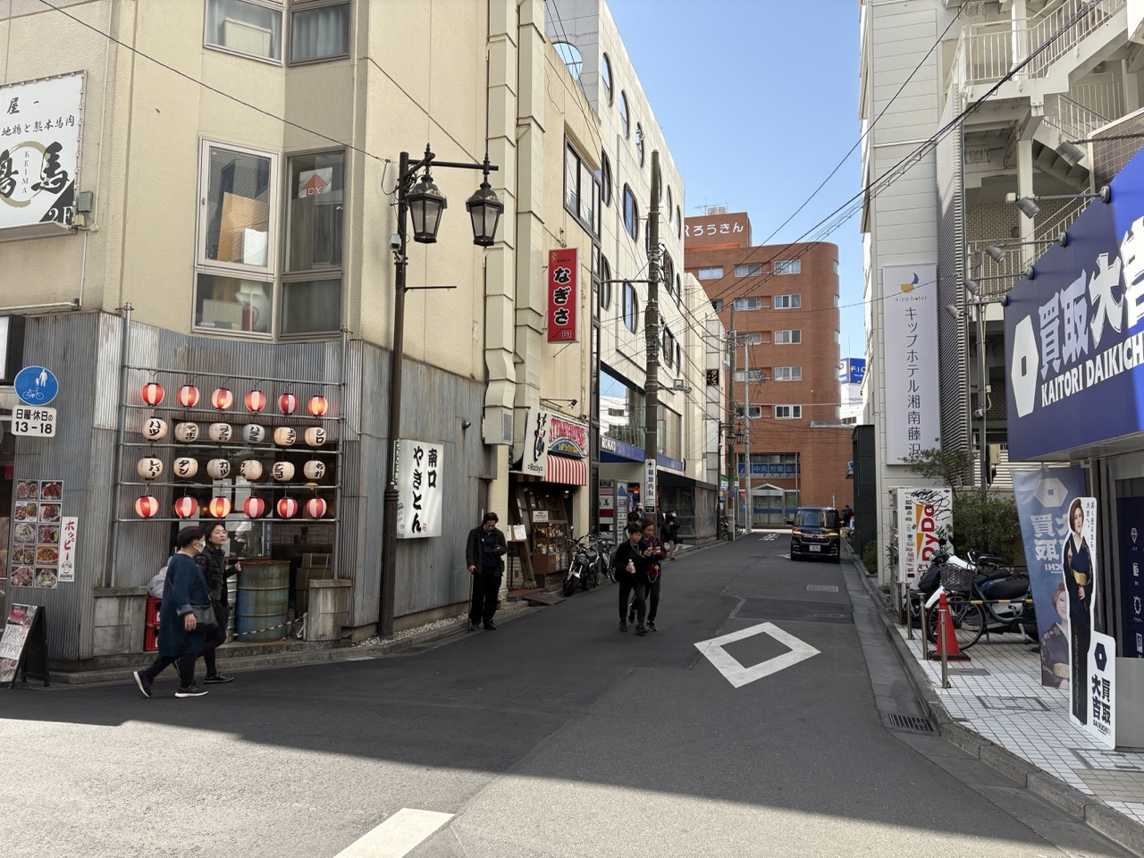 南口やきとんを右に