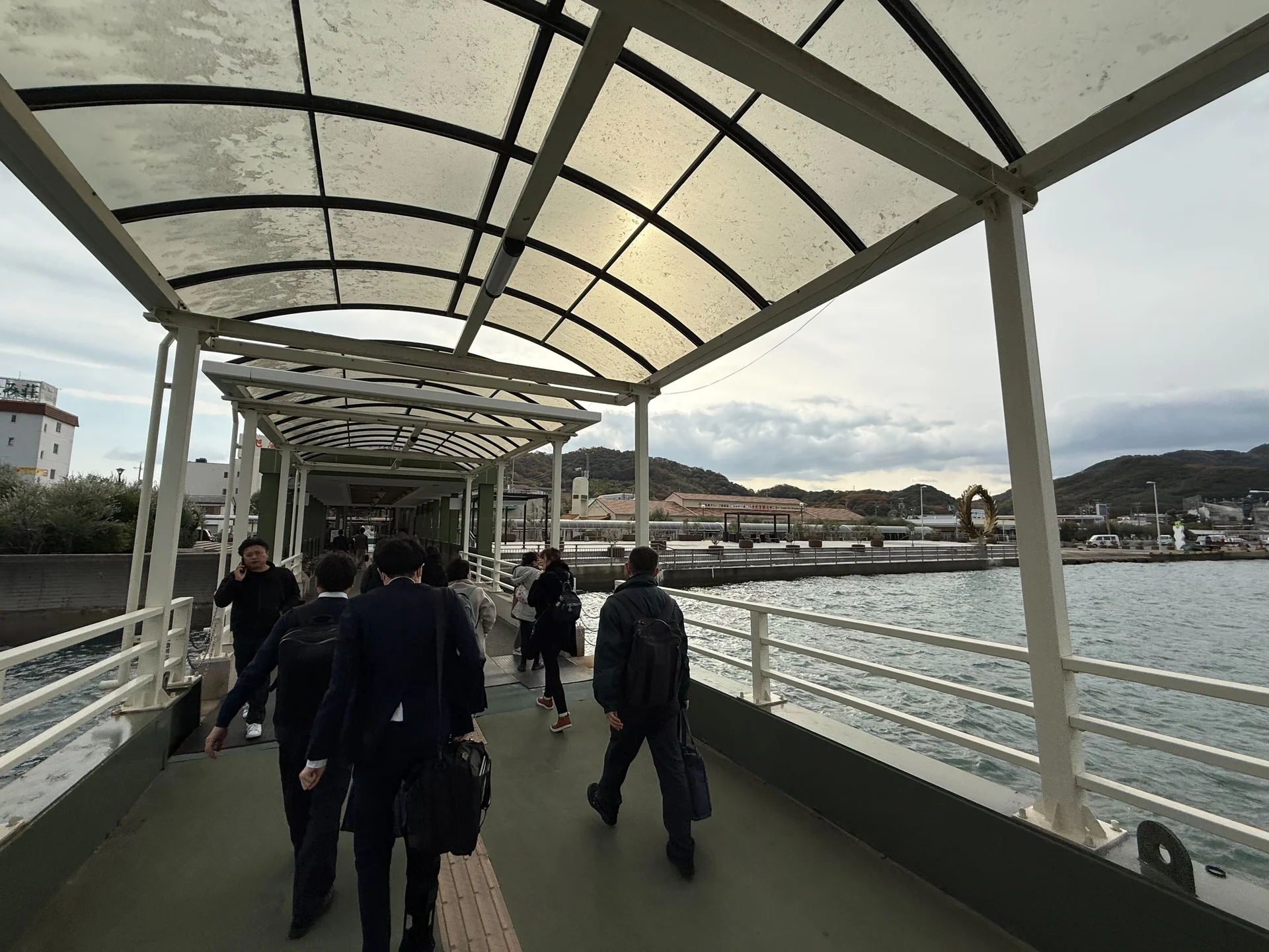 2️⃣ 高速艇からの行きかたです