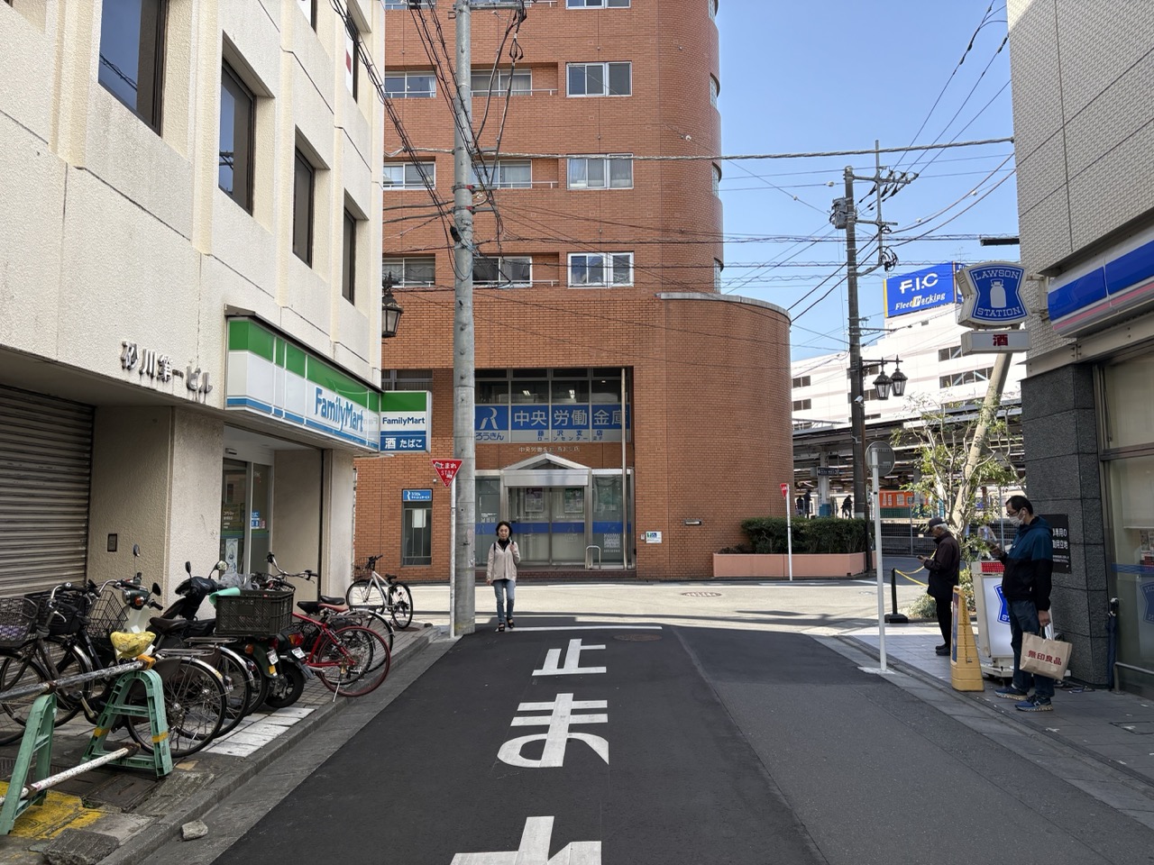 中央労働金庫に突き当たって左に