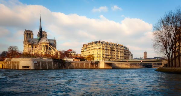 What Makes Notre Dame de Paris a Landmark Destination to Visit?