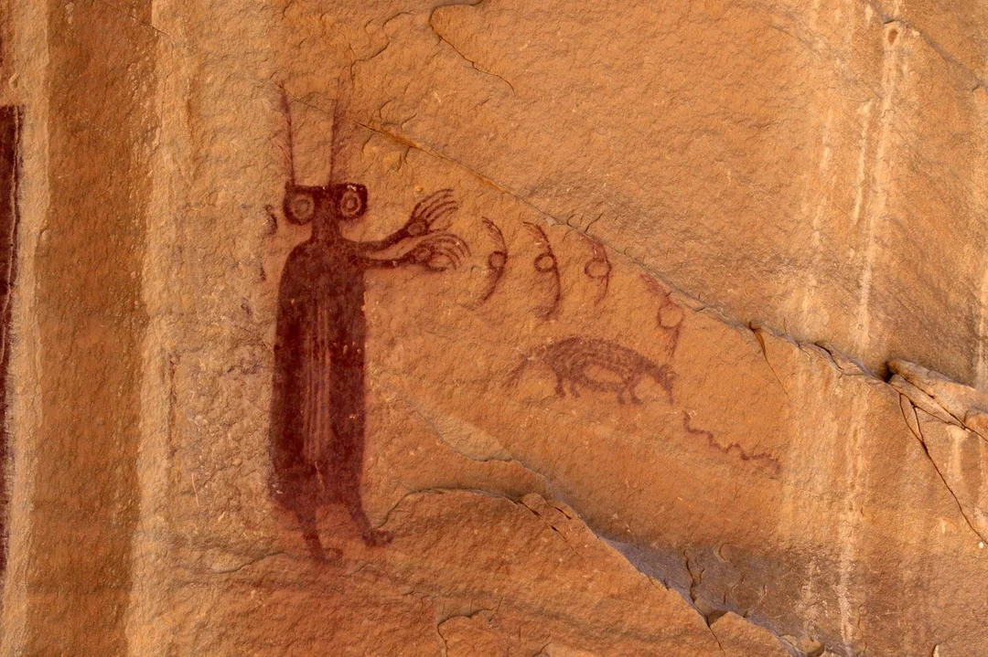a-pictograph-at-barrier-canyon-in-the-central-utah-desert-v0-ebli96k6fuvd1.webp