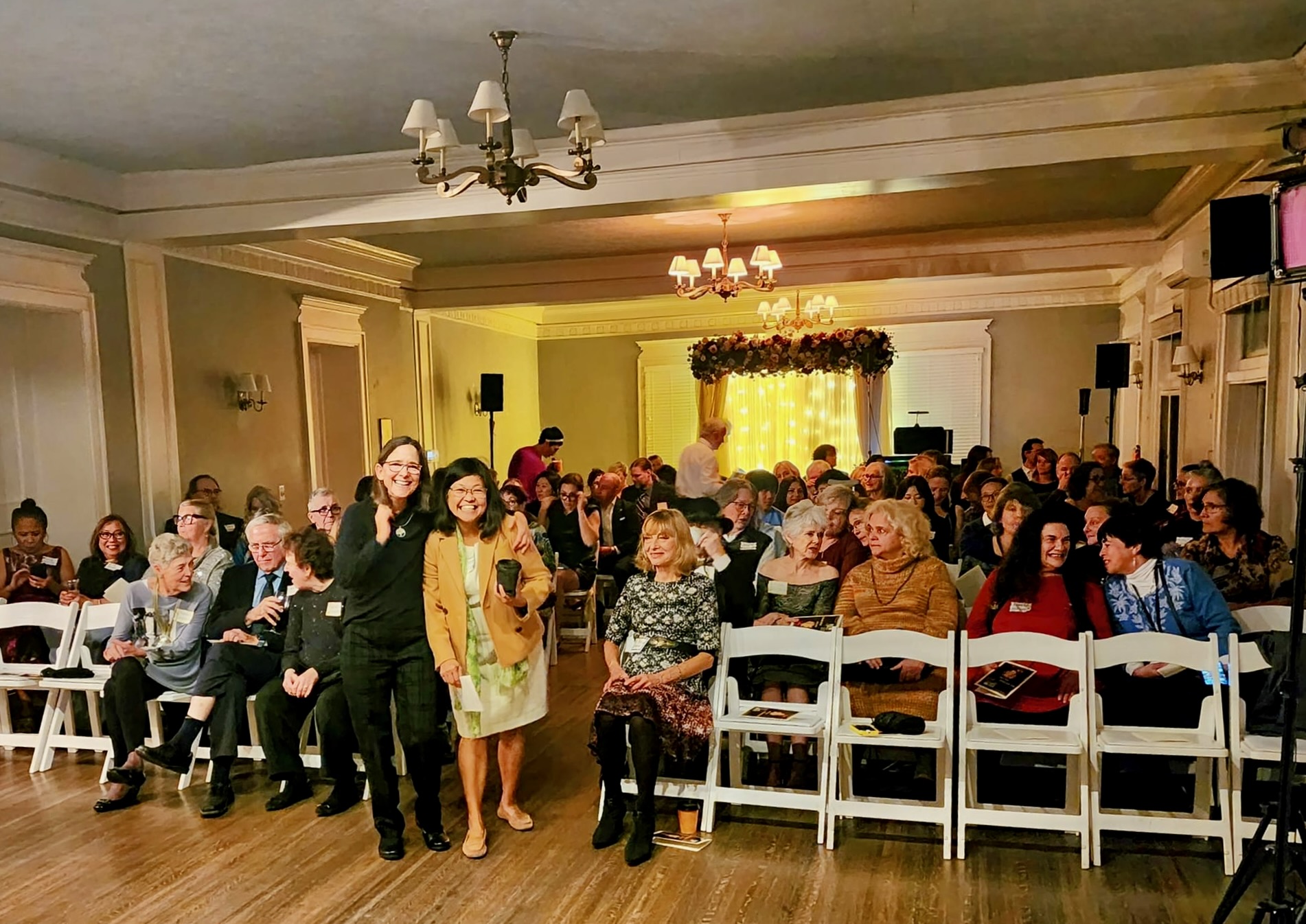 5. Gala Crowd awaiting Carole and Ian.jpeg