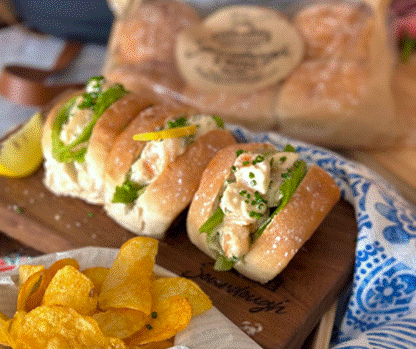 A sandwich and potato chips on a wooden board

AI-generated content may be incorrect.